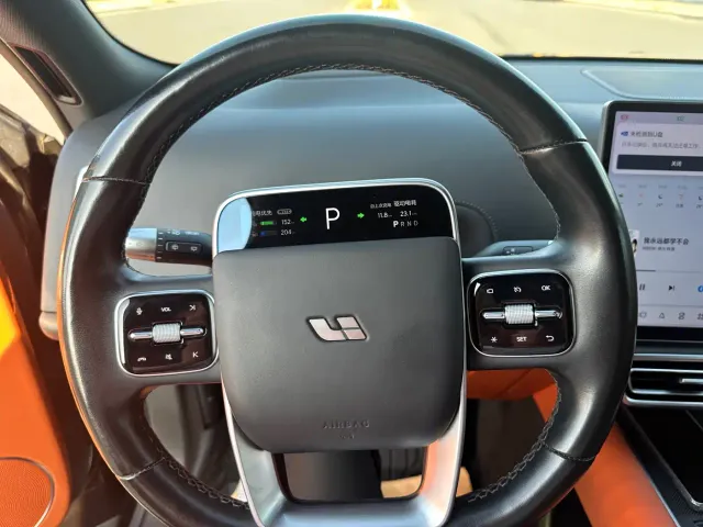 Li Auto L8 — Фото автомобиля 15