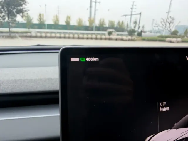 Tesla Model 3 — Фото автомобиля 9