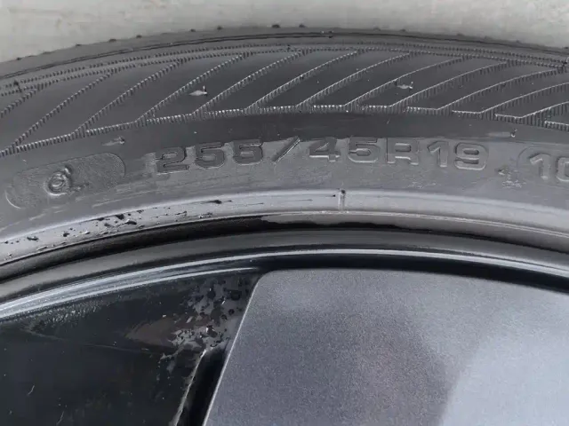 Tesla Model Y — Фото автомобиля 24