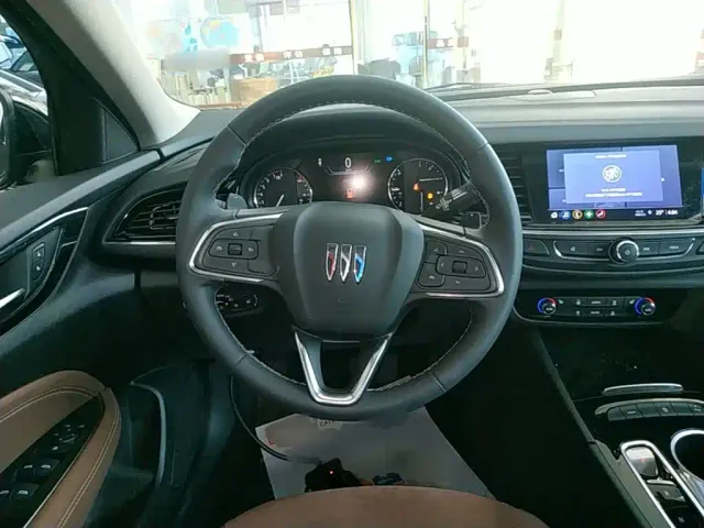 Buick Regal — Фото автомобиля 10