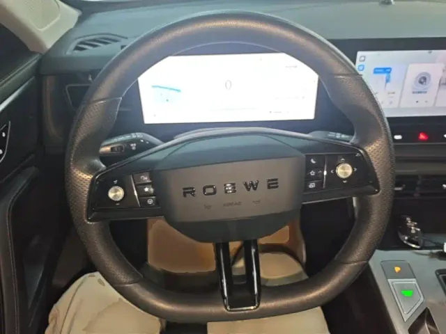 Roewe RX5 — Фото автомобиля 10