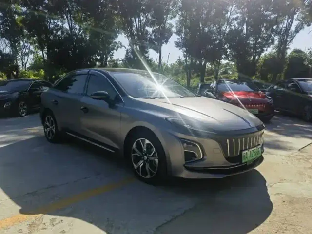 Hongqi E-QM5 — Фото автомобиля 2