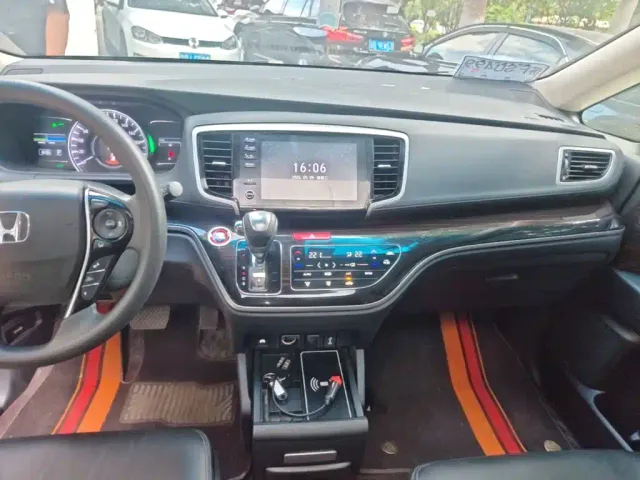 Honda Odyssey — Фото автомобиля 12