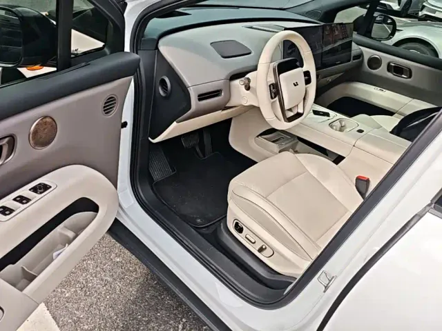 Li Auto i6 — Фото автомобиля 20