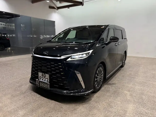 Фотография автомобиля — Lexus LM