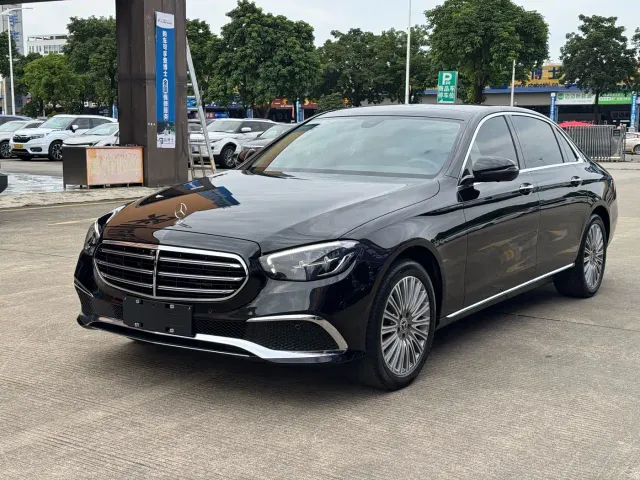 Фотография автомобиля — Mercedes-Benz E-Class