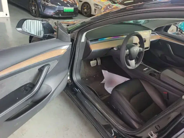 Tesla Model 3 — Фото автомобиля 15