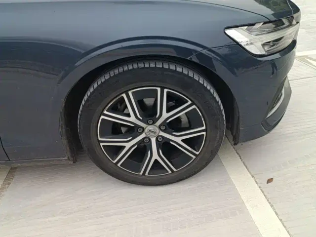 Volvo S60 — Фото автомобиля 6