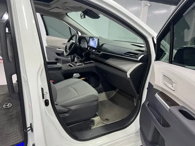 Toyota Granvia — Фото автомобиля 19