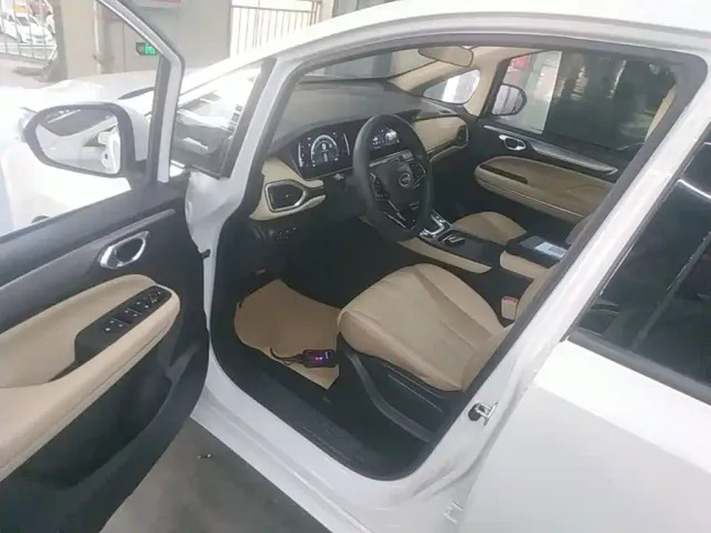 GAC Trumpchi M6 — Фото автомобиля 15