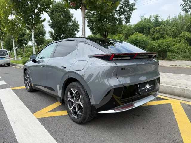 Lynk & Co Z20 — Фото автомобиля 7
