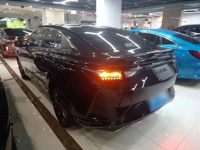 Dongfeng Yixuan — Фото автомобиля 4