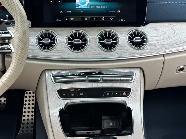 Mercedes-Benz E-Class — Фото автомобиля 19