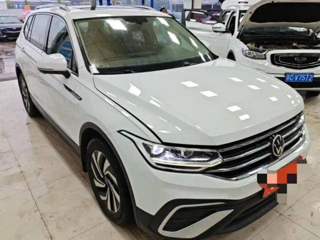 Volkswagen Tiguan L — Фото автомобиля 3