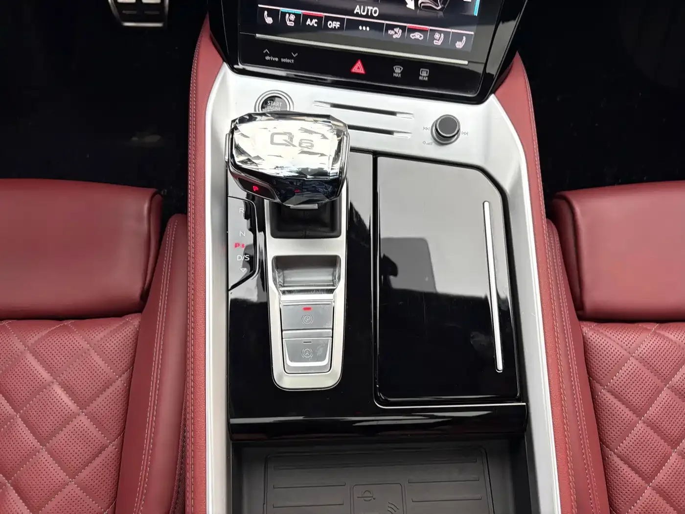 Audi Audi Q6 2024 45 TFSI quattro Black Warrior Edition 6-seater — Фото автомобиля 15
