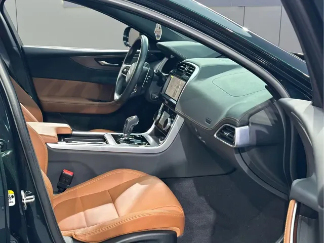 Jaguar XEL — Фото автомобиля 6