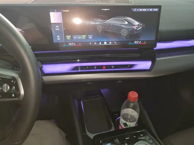 BMW i5 — Фото автомобиля 12