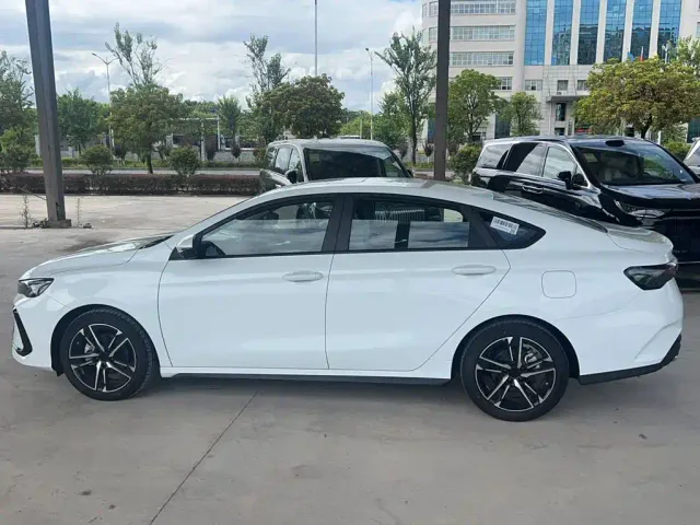 Geely Binrui — Фото автомобиля 11