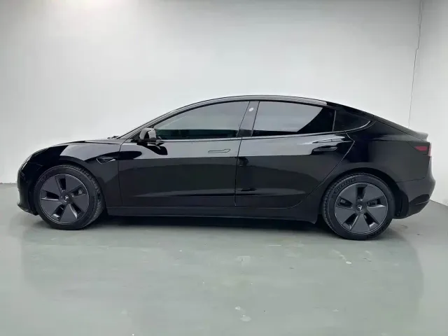 Tesla Model 3 — Фото автомобиля 3