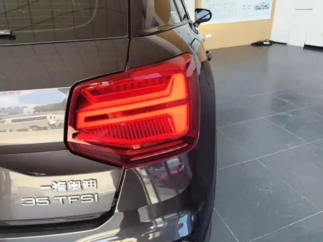 Audi Q2L — Фото автомобиля 7