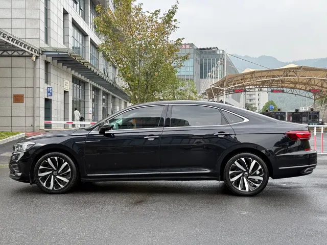 Volkswagen Passat — Фото автомобиля 7