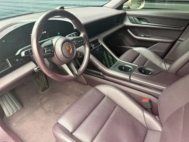 Porsche Taycan — Фото автомобиля 15