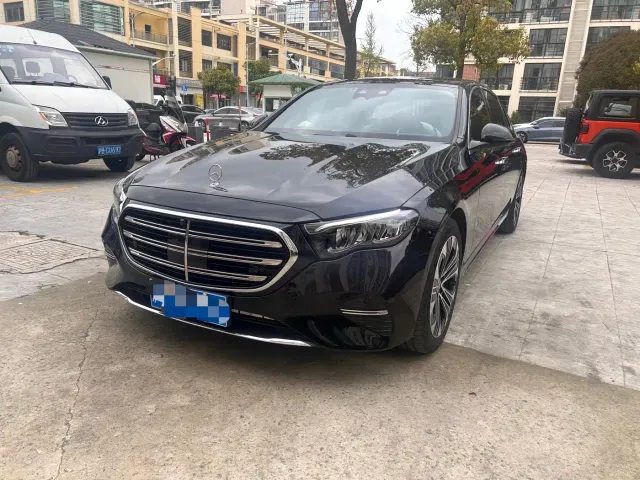 Фотография автомобиля — Mercedes-Benz E-Class