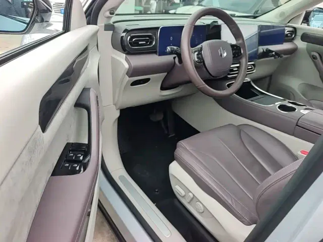 Leapmotor C11 — Фото автомобиля 15