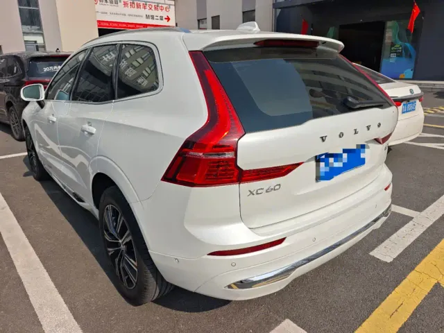 Volvo XC60 — Фото автомобиля 4