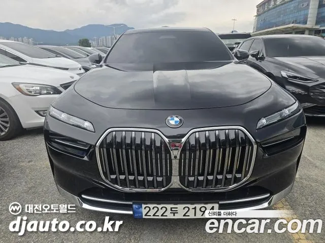 BMW 7 Series G70 — Фото автомобиля 2