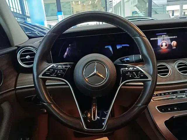 Mercedes-Benz E-Class — Фото автомобиля 10
