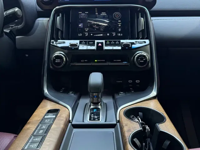 Lexus LX — Фото автомобиля 11