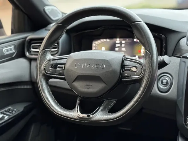 Lynk & Co 03 — Фото автомобиля 13