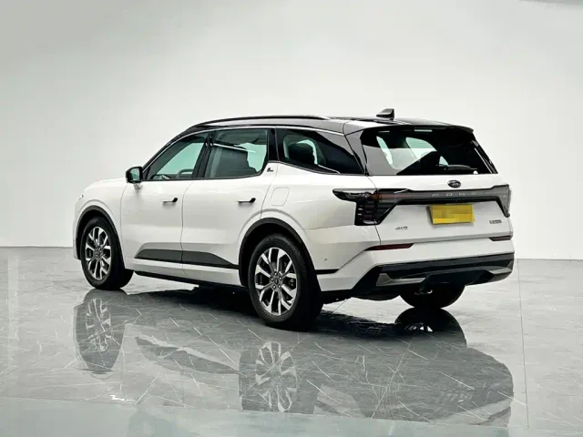 Ford Edge — Фото автомобиля 4