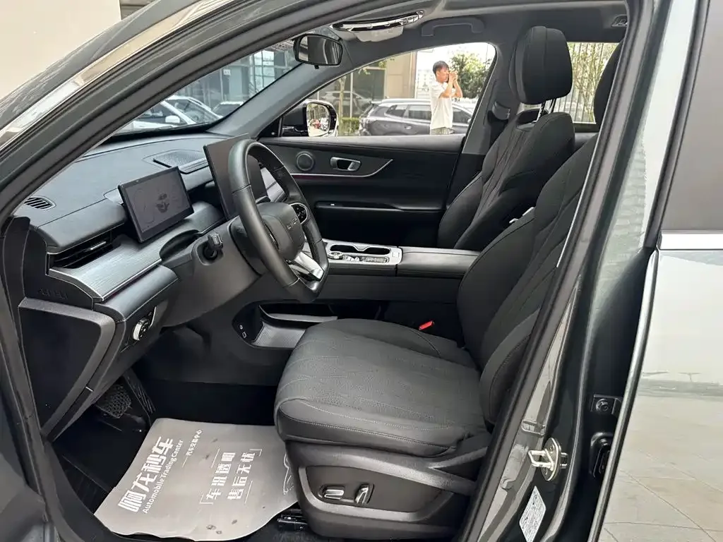 Chery Tiggo 8 PLUS 2025 Model 290TGDI DCT Luxury 7-Seater — Фото автомобиля 11
