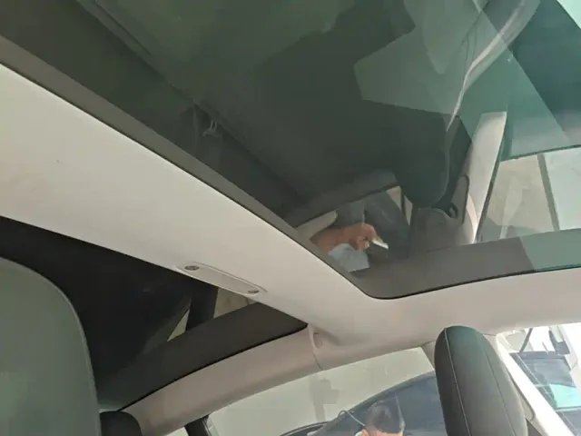 Tesla Model 3 — Фото автомобиля 17