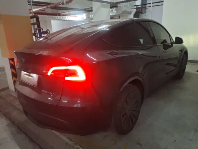 Tesla Model Y — Фото автомобиля 6