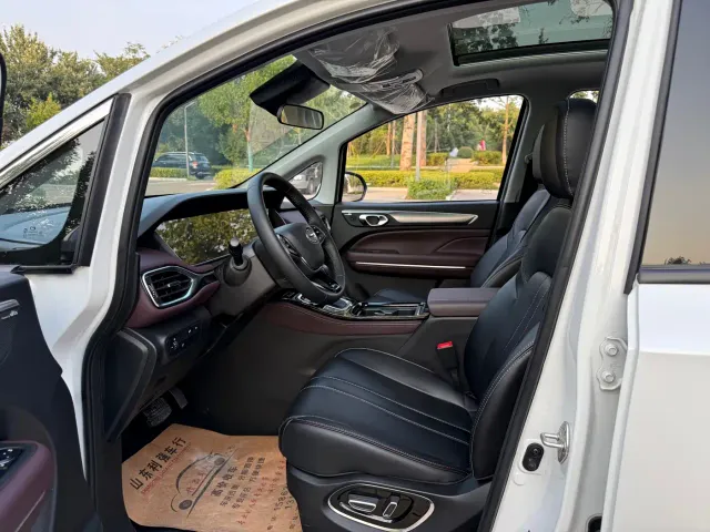 GAC Trumpchi M6 — Фото автомобиля 5