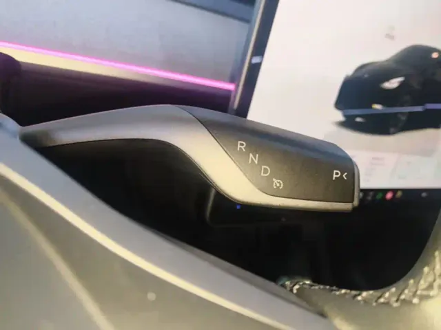 Tesla Model Y — Фото автомобиля 13