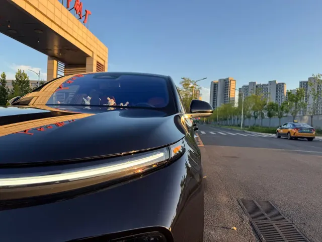 Li Auto L7 — Фото автомобиля 4