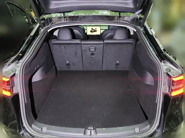 Tesla Model Y 2022 Rear-Wheel Drive Version — Фото автомобиля 5