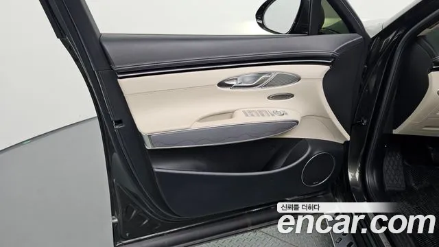 Genesis GV70 — Фото автомобиля 13