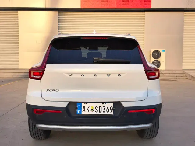 Volvo XC40 — Фото автомобиля 4
