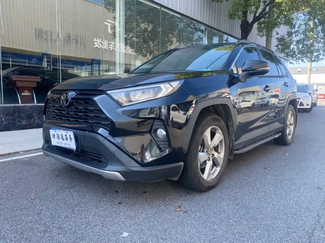 Фотография автомобиля — Toyota RAV4