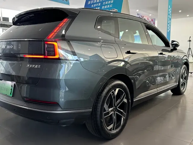 Volvo XC70 Plug-in Hybrid — Фото автомобиля 14