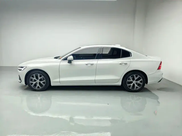 Volvo S60 — Фото автомобиля 4