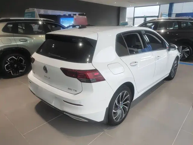 Volkswagen Golf — Фото автомобиля 6
