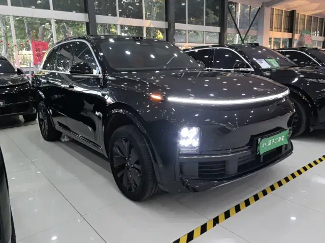 Li Auto L8 — Фото автомобиля 3