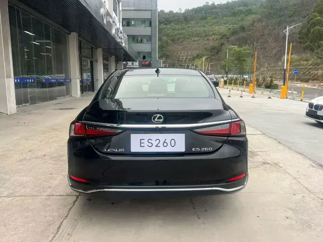Lexus ES — Фото автомобиля 8