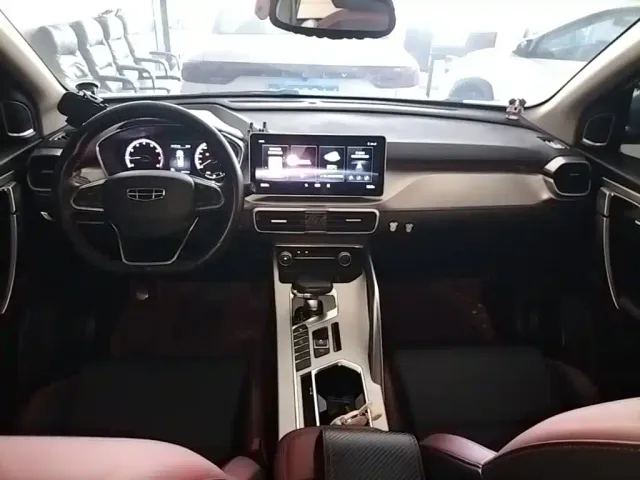 Geely Binyue — Фото автомобиля 9